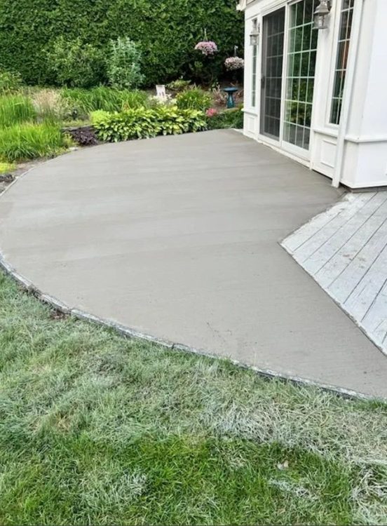 Curved concrete patio